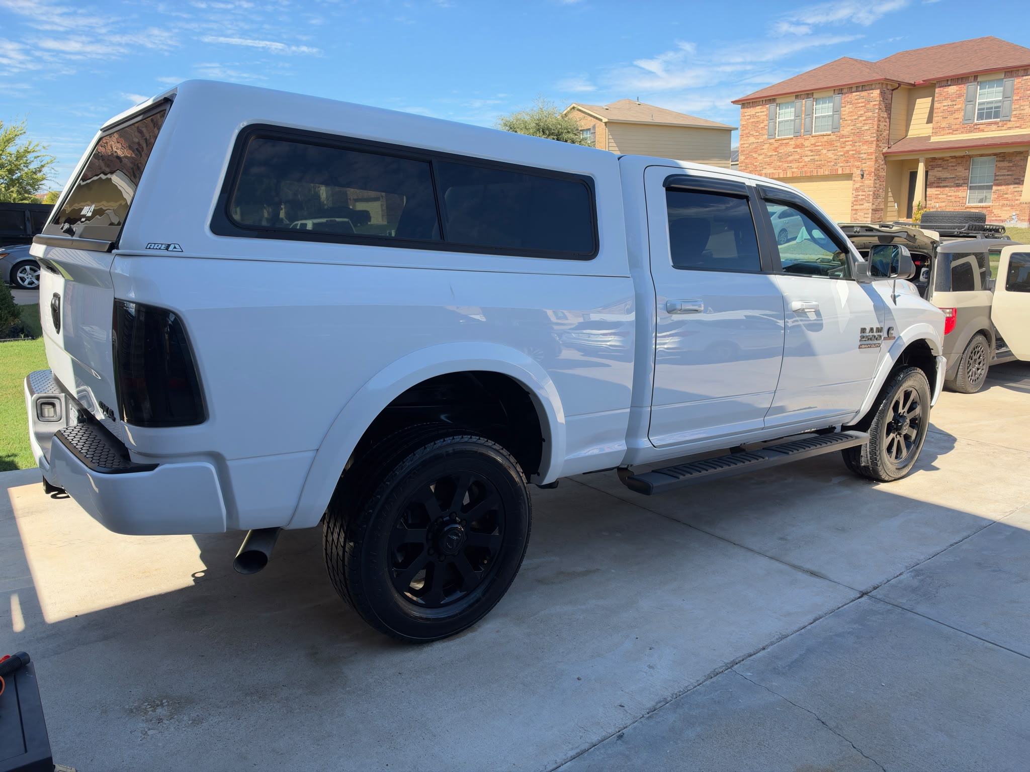 Used 2017 RAM 2500 SLT AWD/4WD image 4