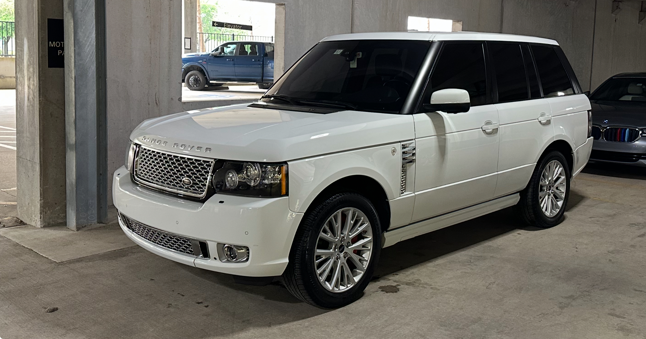 Used 2012 Land Rover Range Rover Autobiography AWD/4WD image 1