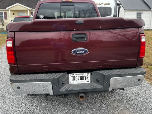 Used 2010 Ford F250 Lariat image 2