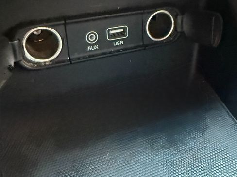 Used 2018 Kia Niro LX image 14