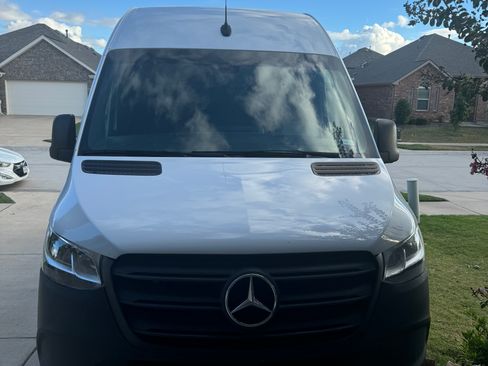 Used 2021 Mercedes-Benz Sprinter 2500 image 5