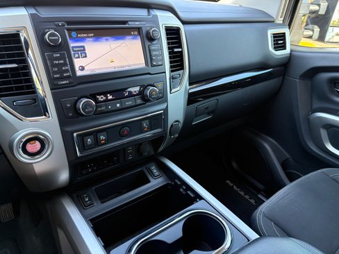 Used 2017 Nissan Titan SV RWD image 11