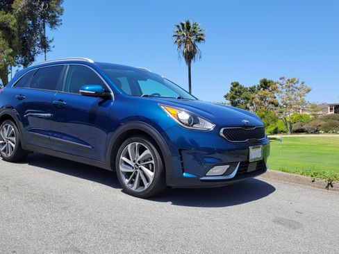 Used 2017 Kia Niro Touring w/ Advanced Technology Package image 32