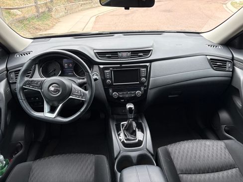 Used 2018 Nissan Rogue SV w/ Premium Package AWD/4WD image 5