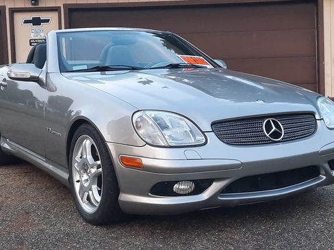 Used 2004 Mercedes-Benz SLK 32 AMG image 2