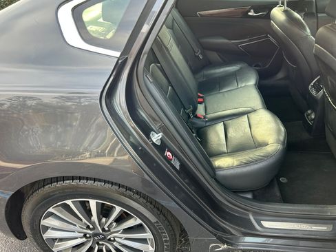 Used 2017 Kia Cadenza Premium w/ Luxury Package image 15