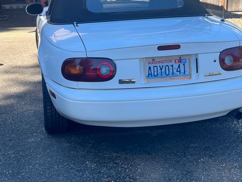 Used 1993 MAZDA MX-5 Miata RWD image 5