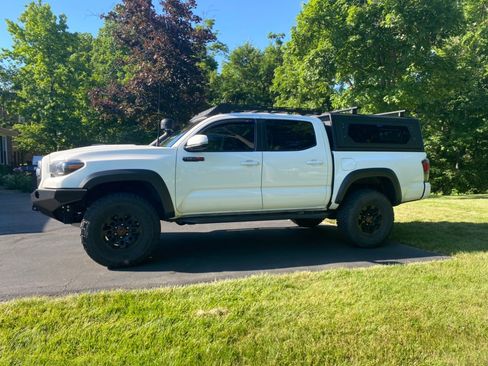 Used 2019 Toyota Tacoma TRD Pro AWD/4WD image 2