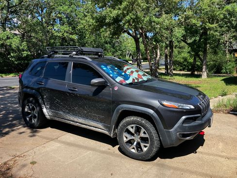 Used 2015 Jeep Cherokee Trailhawk w/ Comfort/Convenience Group AWD/4WD image 4