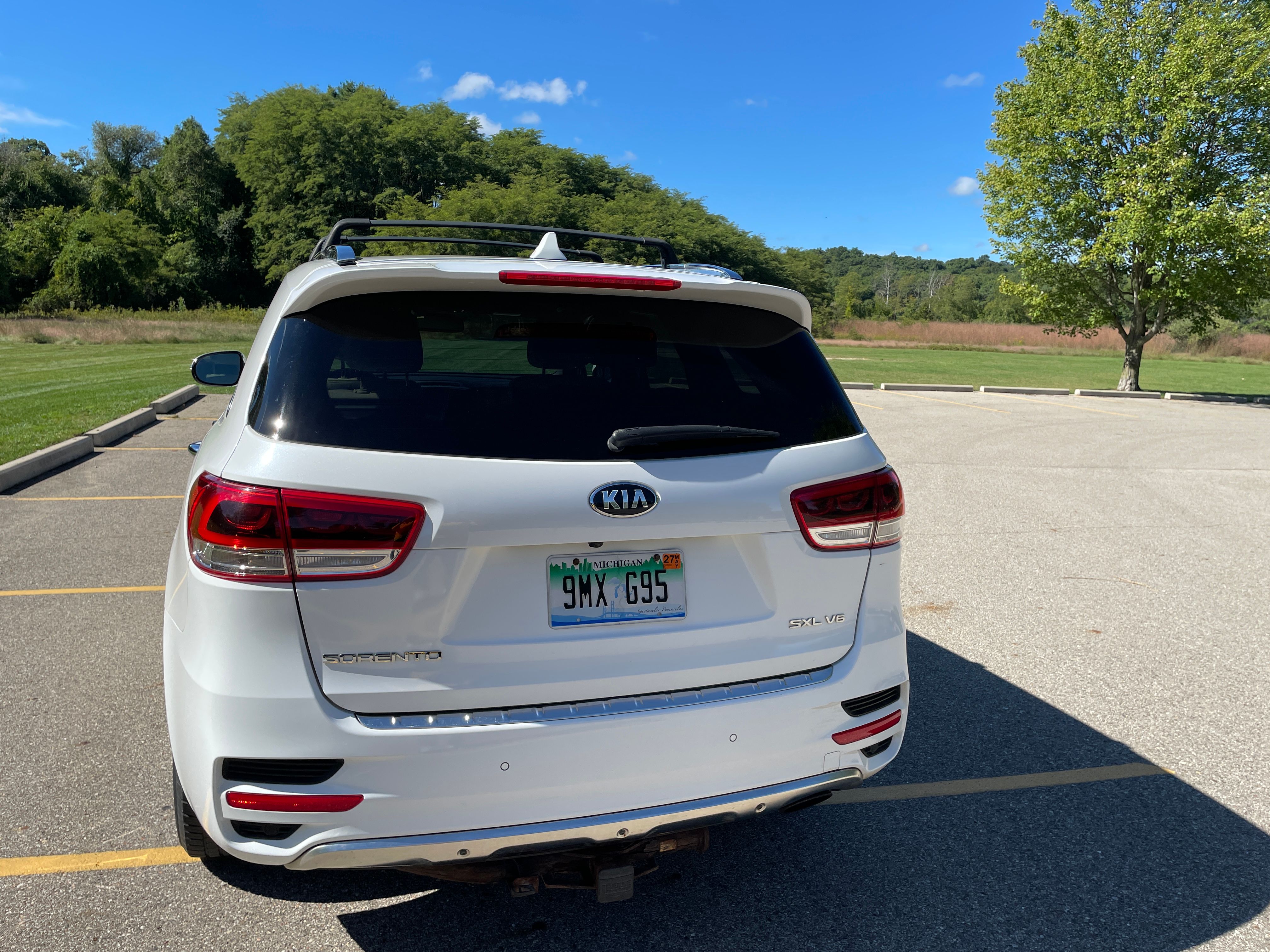 Used 2016 Kia Sorento SX w/ SXL Technology Package AWD/4WD image 2