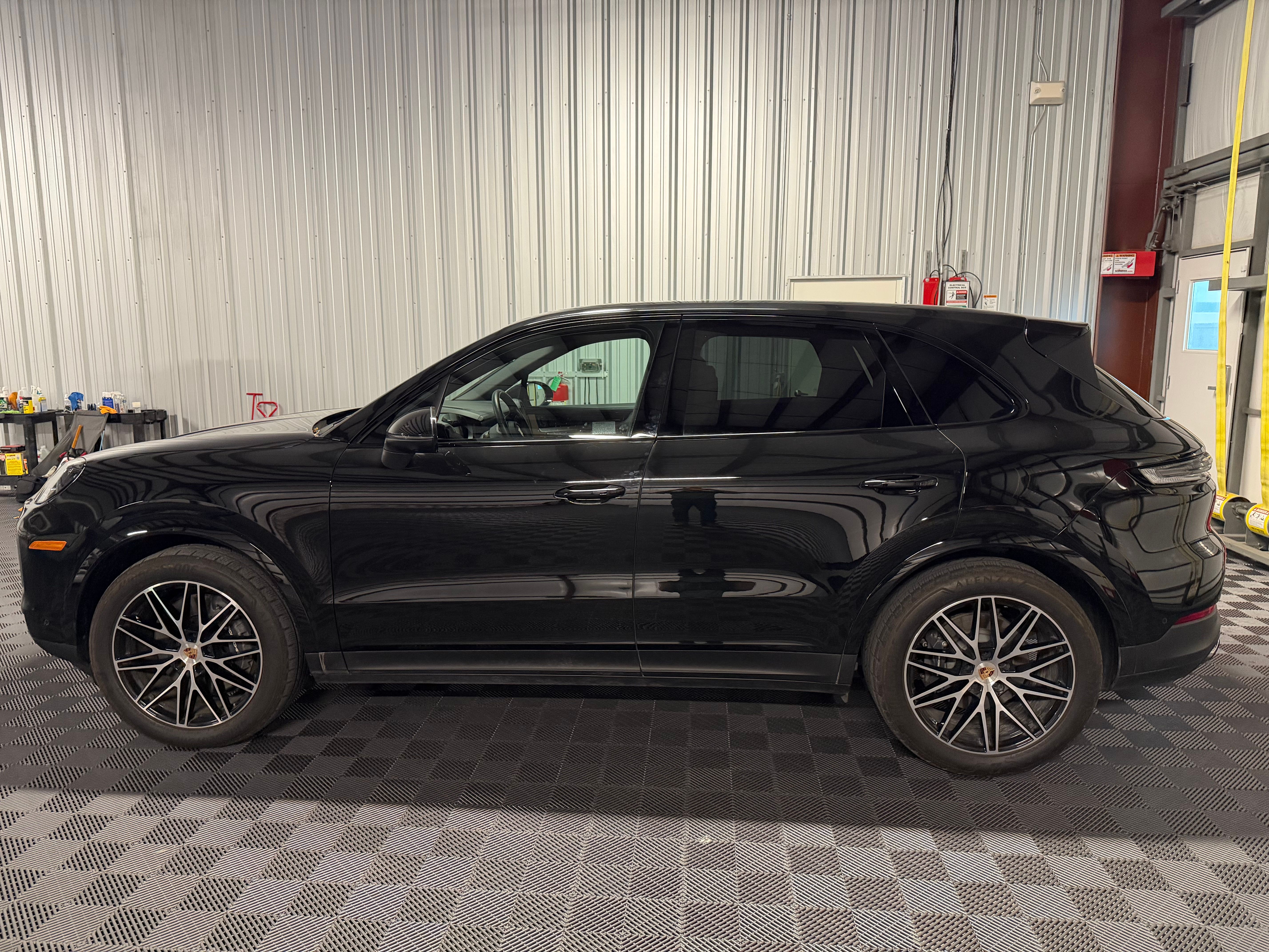 Used 2025 Porsche Cayenne AWD/4WD image 8