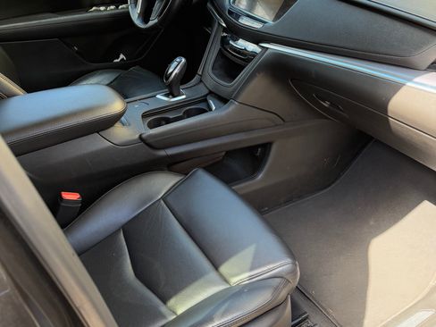 Used 2018 Cadillac XT5 Luxury image 2