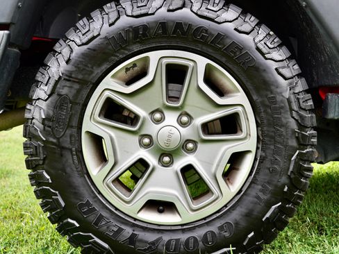 Used 2016 Jeep Wrangler Rubicon w/ Power Convenience Group AWD/4WD image 23