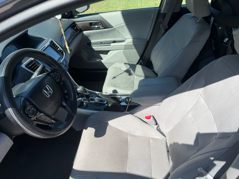 Used 2017 Honda Accord EX-L image 12