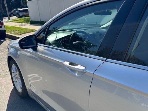 Used 2018 Ford Fusion SE FWD image 5