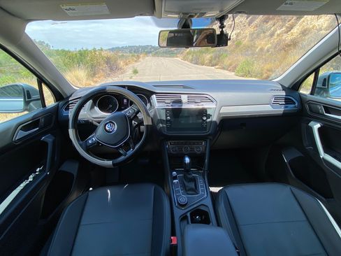 Used 2020 Volkswagen Tiguan S AWD/4WD image 2
