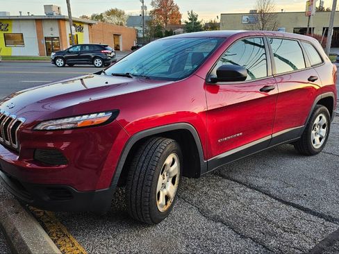 Used 2017 Jeep Cherokee Sport image 1
