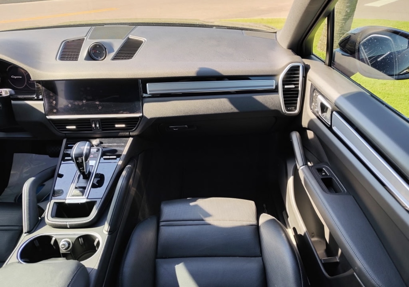 Used 2023 Porsche Cayenne Platinum Edition AWD/4WD image 12