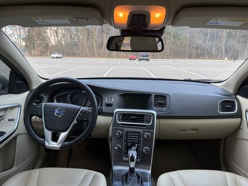 Used 2015 Volvo V60 T5 Premier Plus image 10