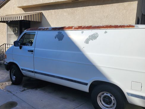 Used 1997 Dodge B2500 image 2