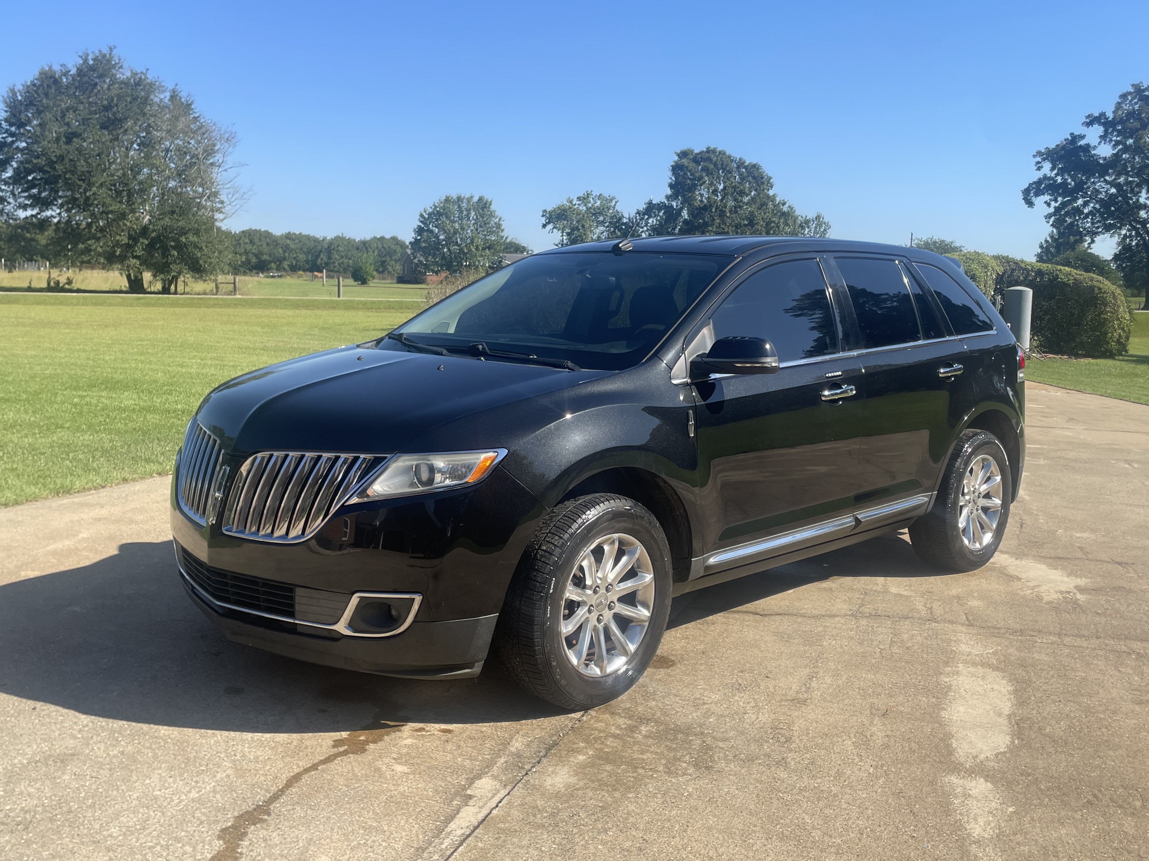 Used 2014 Lincoln MKX FWD w/ Equipment Group 101A image 1