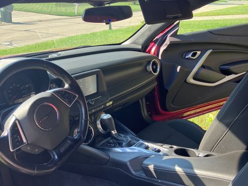Used 2017 Chevrolet Camaro LT RWD image 5