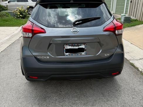 Used 2019 Nissan Kicks SR w/ SR Premium Package FWD image 2