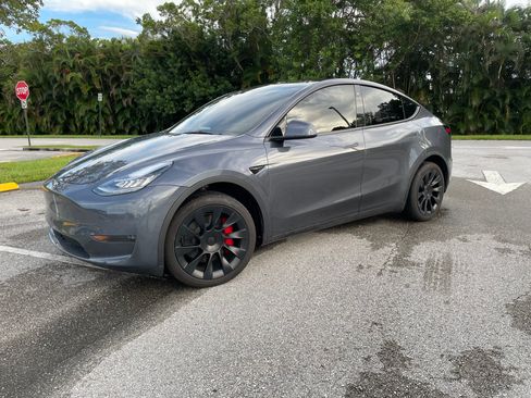 Used 2023 Tesla Model Y AWD image 1