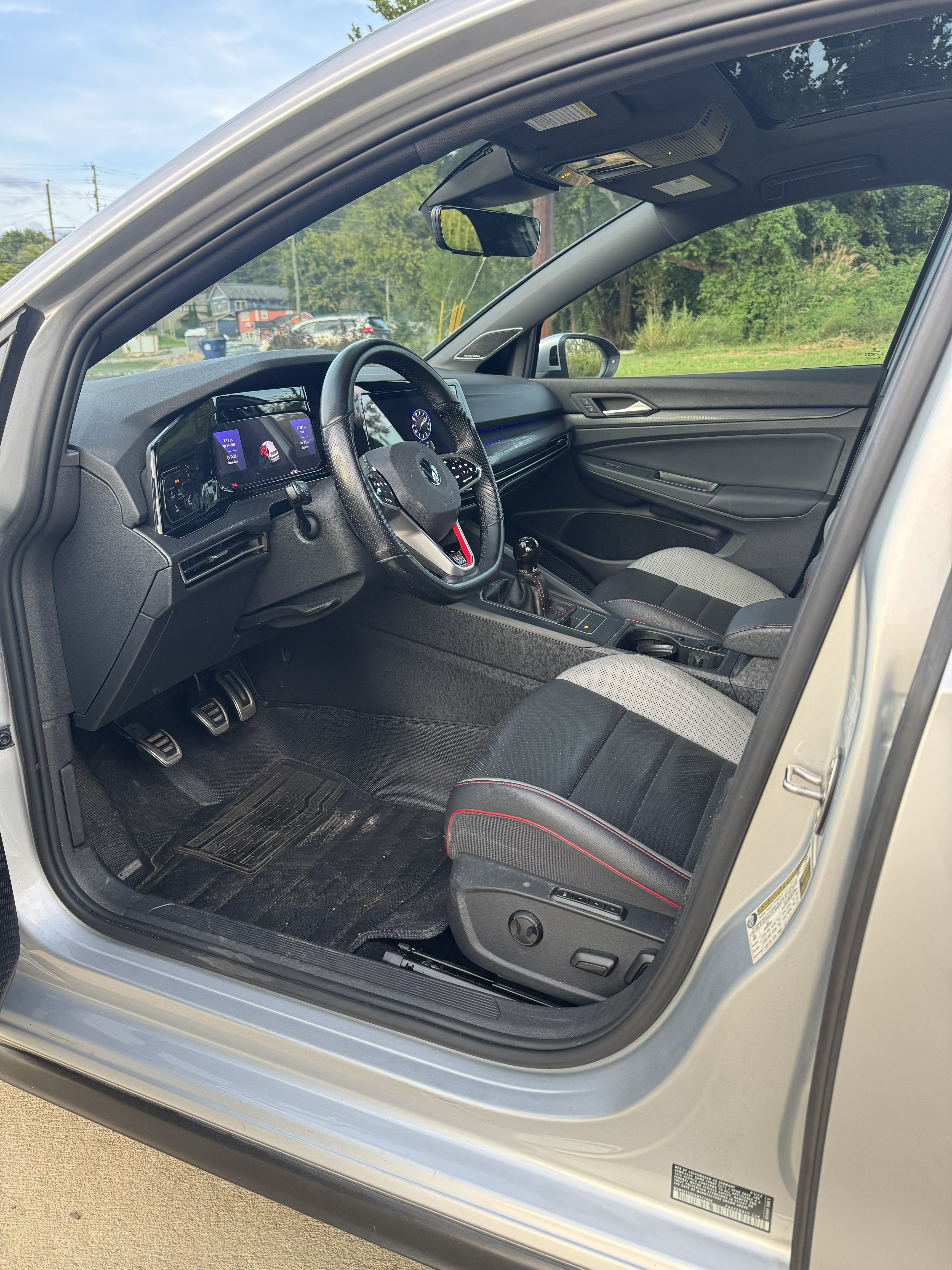 Used 2022 Volkswagen GTI SE FWD image 6