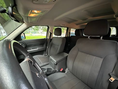 Used 2011 Dodge Nitro SXT image 6