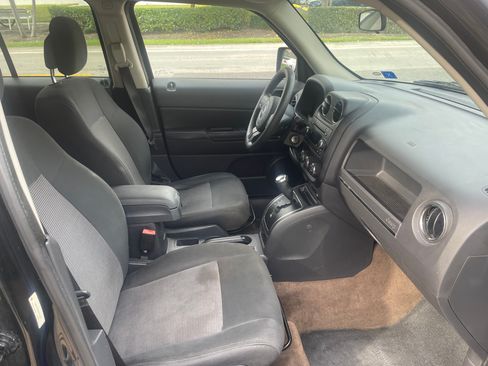 Used 2014 Jeep Patriot Sport w/ Power Value Group image 11