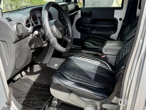 Used 2010 Jeep Wrangler Unlimited Sport image 10