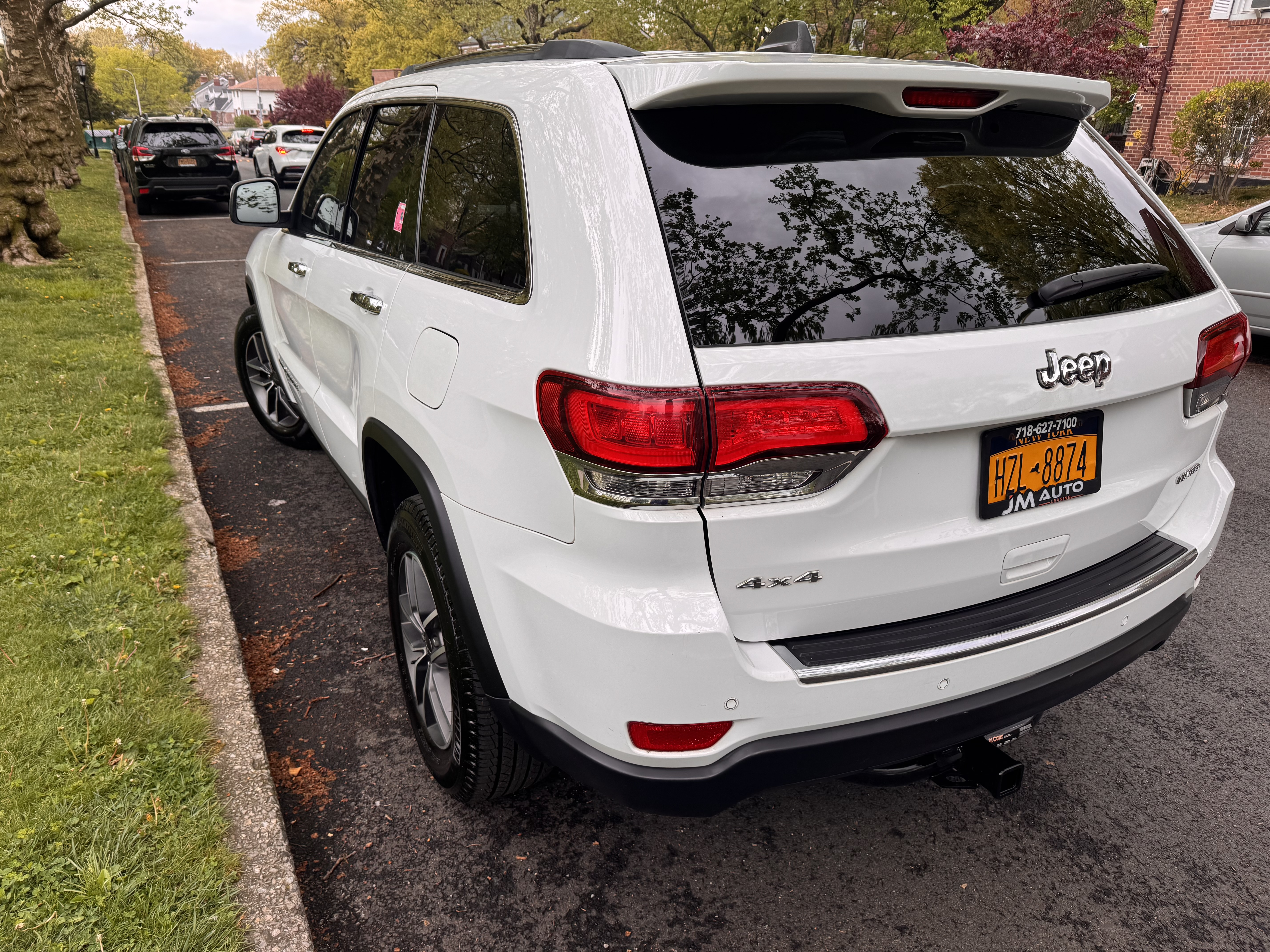 Used 2020 Jeep Grand Cherokee Limited w/ Premium Lighting Group AWD/4WD image 5