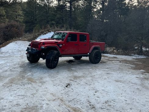 Used 2021 Jeep Gladiator Sport image 16