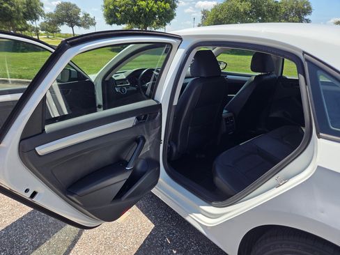 Used 2019 Volkswagen Passat 2.0T Wolfsburg FWD image 14