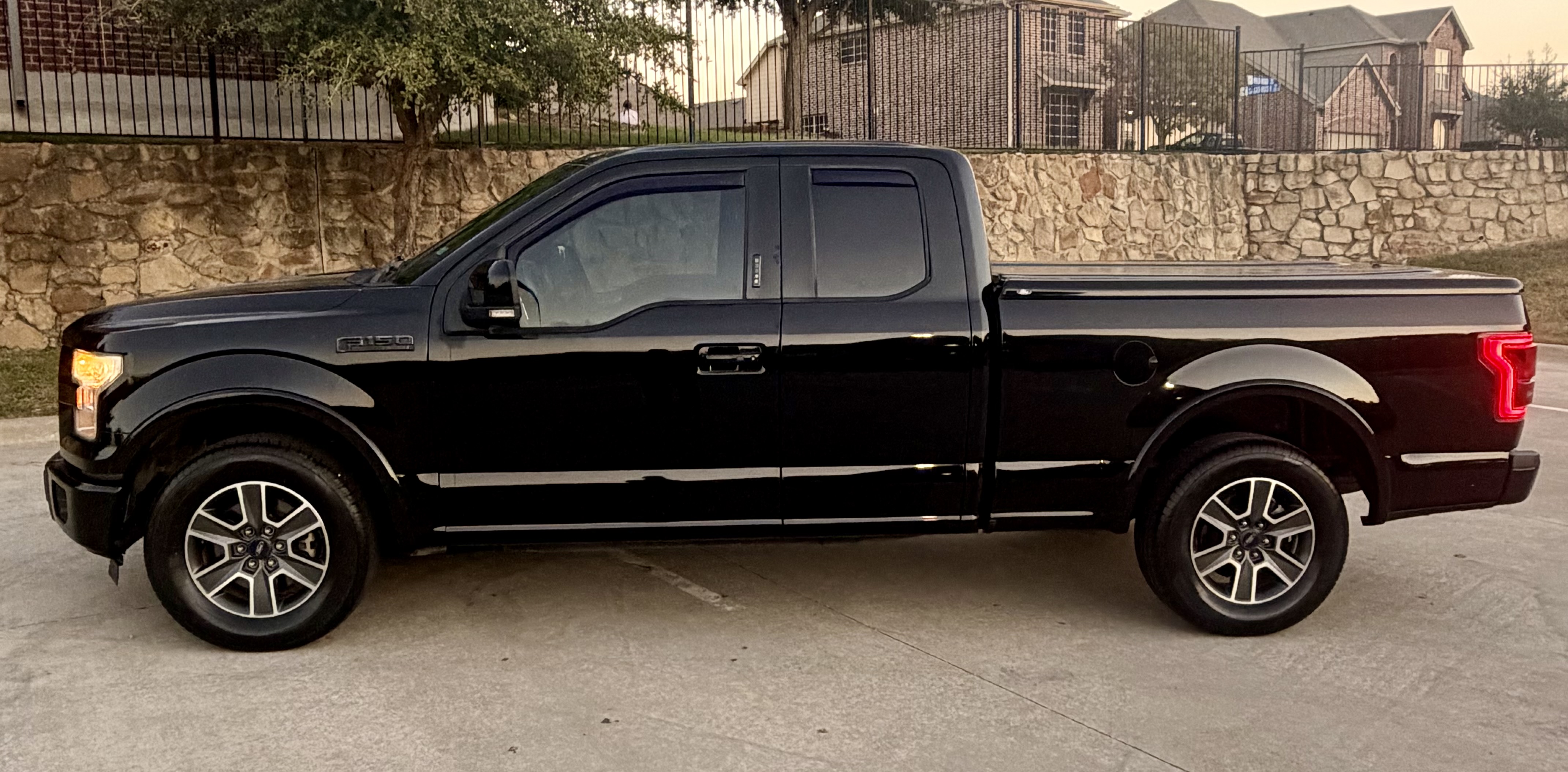 Used 2016 Ford F150 Lariat RWD image 25