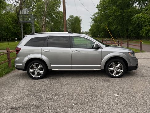 Used 2017 Dodge Journey Crossroad FWD image 2