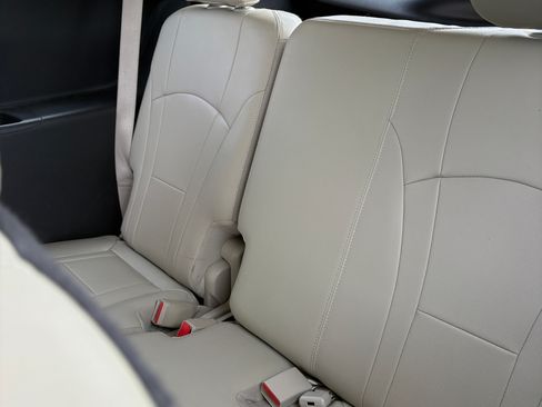 Used 2019 Buick Enclave Essence image 15