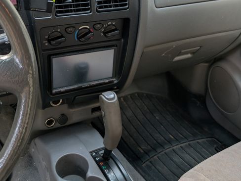 Used 2004 Toyota Tacoma PreRunner image 10