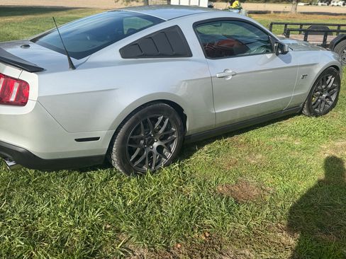 Used 2010 Ford Mustang GT image 4