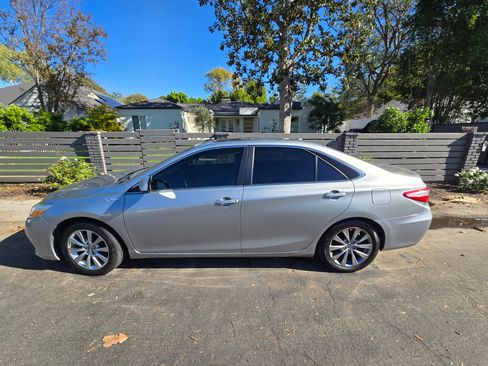 Used 2015 Toyota Camry XLE image 1