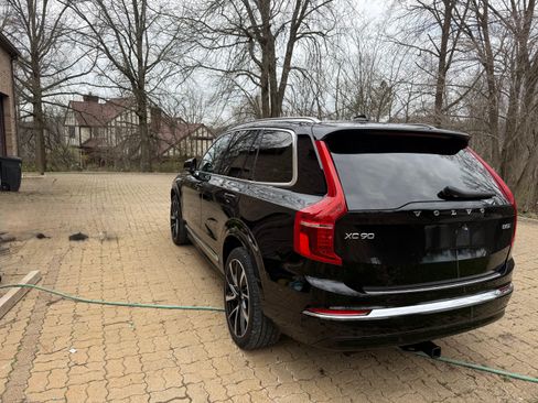 Used 2023 Volvo XC90 B5 Plus w/ Protection Package Premier image 12