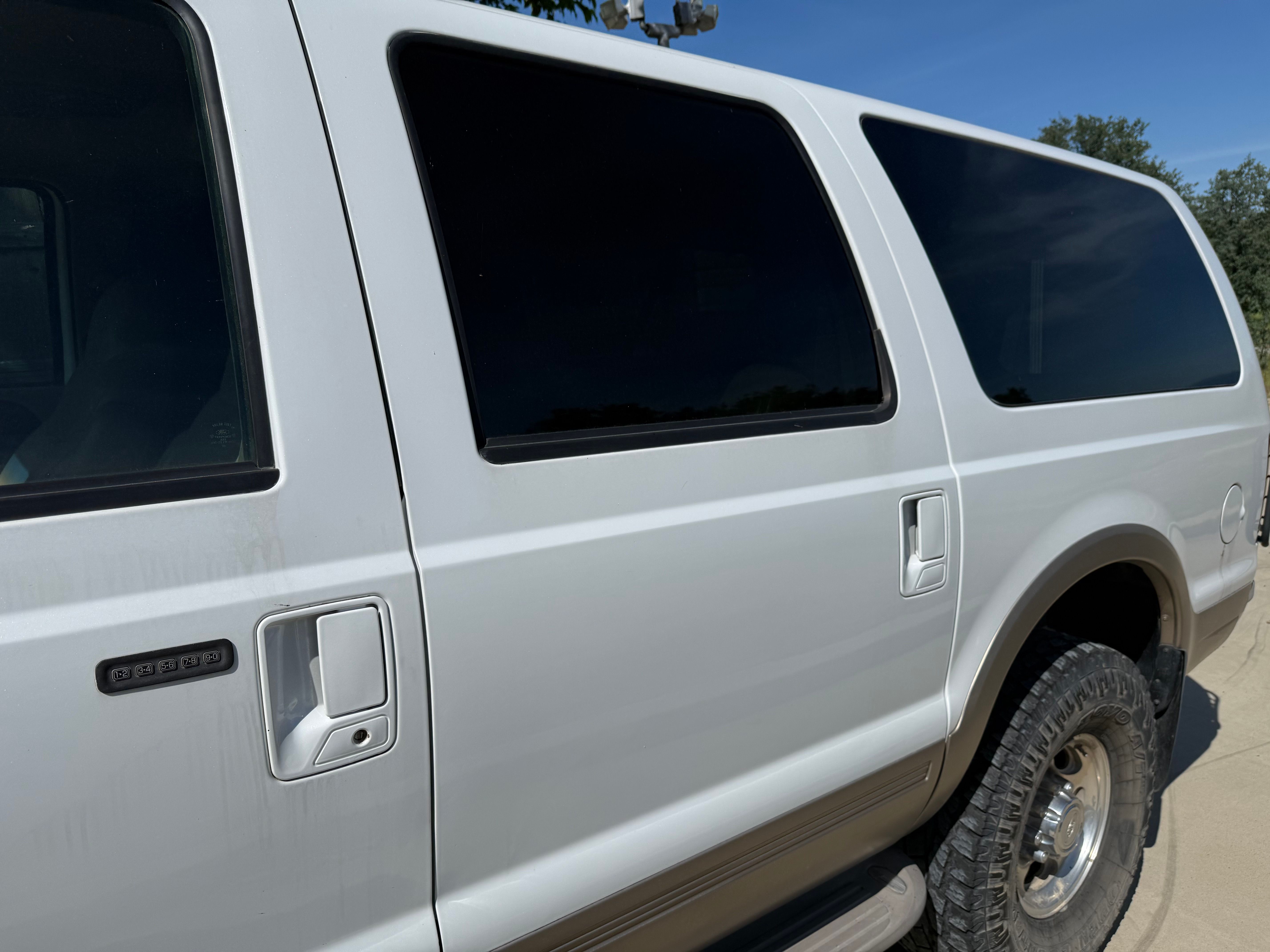 Used 2000 Ford Excursion Limited AWD/4WD image 4