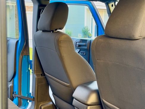 Used 2011 Jeep Wrangler Unlimited Sahara w/ Connectivity Group image 22