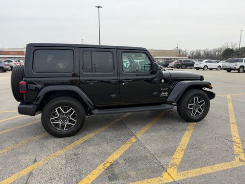 Used 2024 Jeep Wrangler Unlimited Sahara image 8