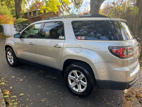 Used 2015 GMC Acadia SLE image 4