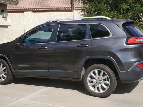 Used 2015 Jeep Cherokee Limited w/ Technology Group image 4