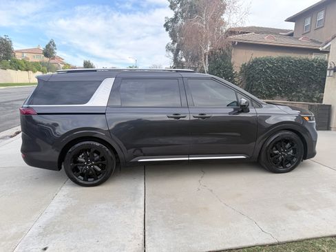 Used 2024 Kia Carnival SX Prestige image 4