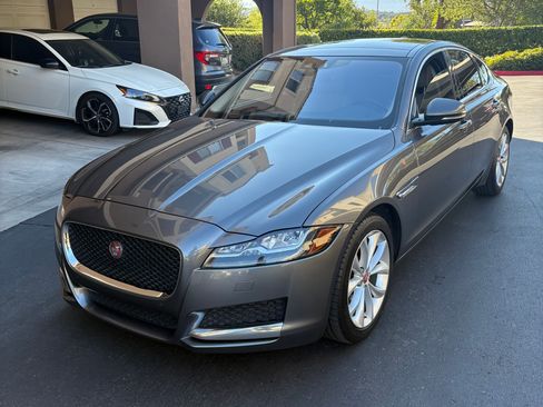 Used 2018 Jaguar XF Premium RWD image 9