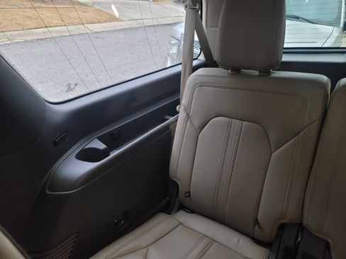 Used 2020 Ford Expedition Max Limited image 24